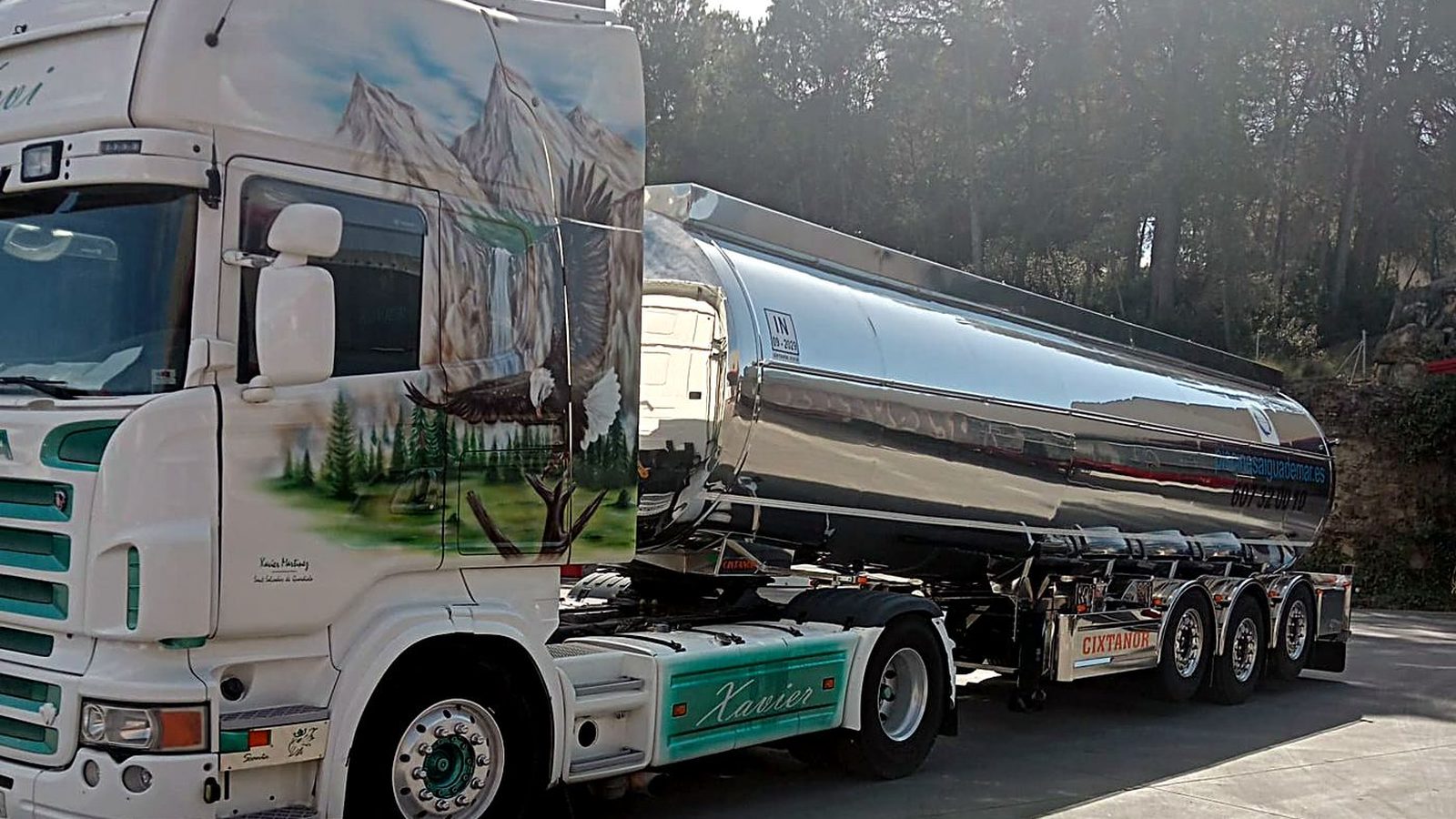 Tráiler cisterna de agua potable de Blancatrans 2012 en Sant Salvador de Guardiola